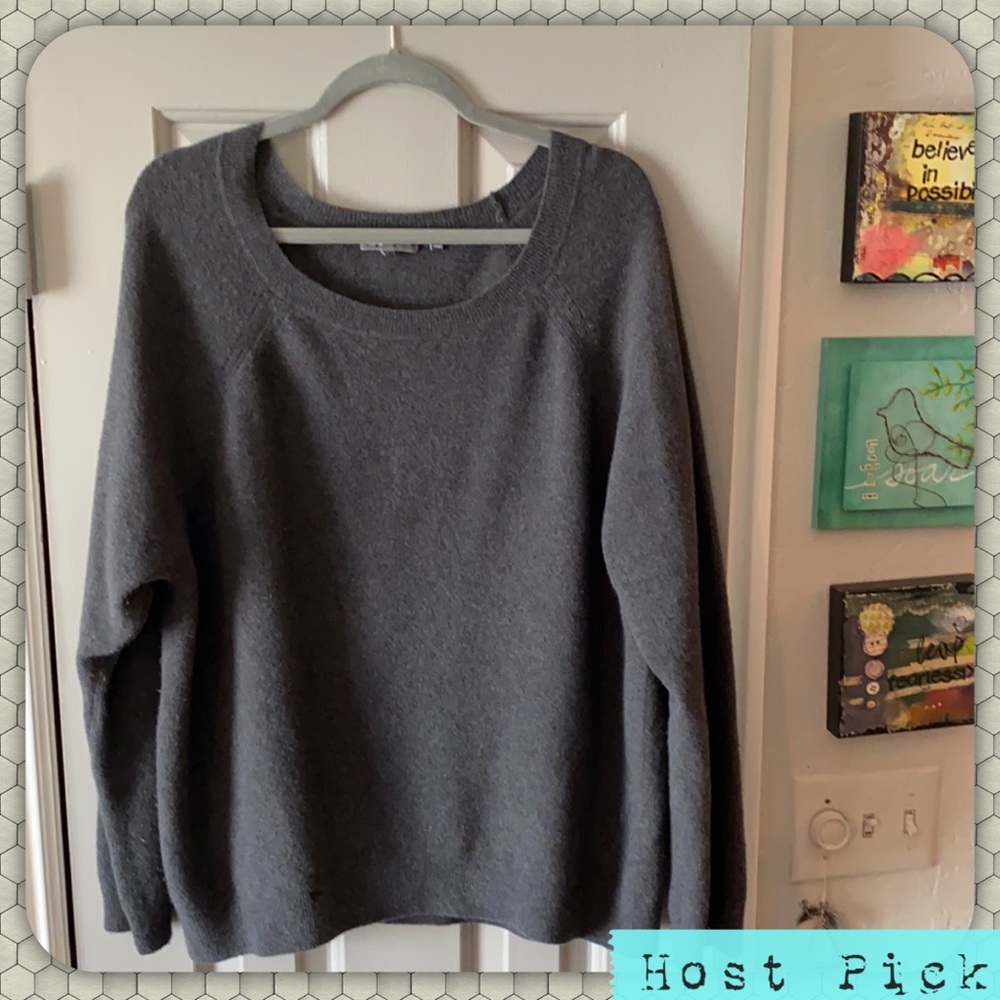 ⭐️HP⭐️! Vince soft, warm, top quality sweater